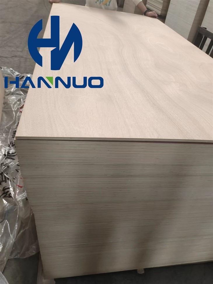 การใช้ไม้อัดตกแต่งในร่ม